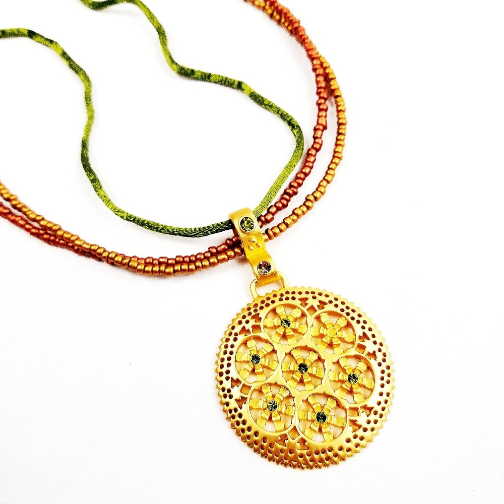 Primers Designs Goldtone Madalen Pendant Triple